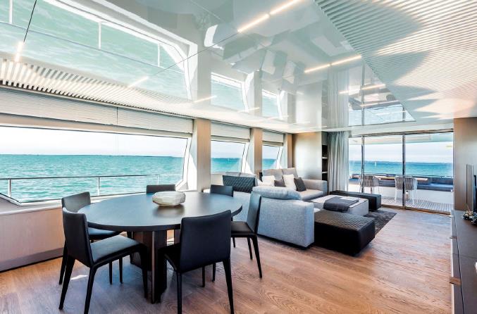 2017 FERRETTI YACHTS 850 